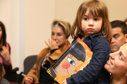 El libro quiere acercar el Tapís de Miró a los pequeños.