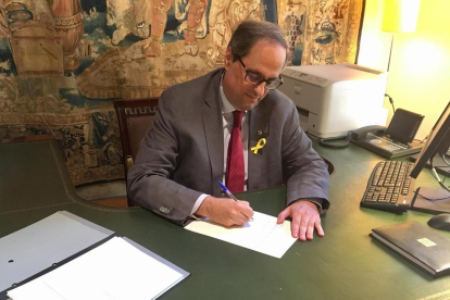El president Torra signa el decret de nomenament dels nous membres del Consell Executiu