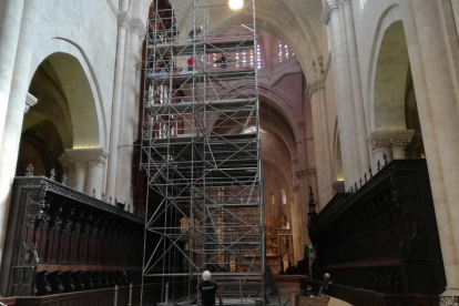 Aspecto que ofrecía el jueves el andamio colocado en la Catedral.
