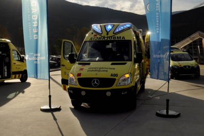 Una de las empresas carroceras ya mostró las ambulancias del SEM con los rotativos azules.