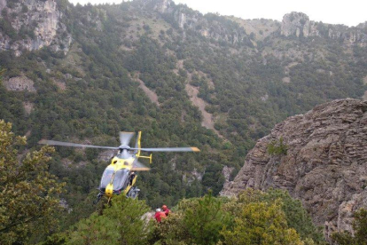 L'helicòpter rescatant l'excursionista