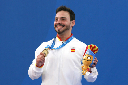 Josué Brachi, con la medalla.