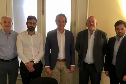 Los investigadores del CEDAT Antoni Pigrau i Endrius Cocciolo en acabar la reunión con representantes del gobierno balear.