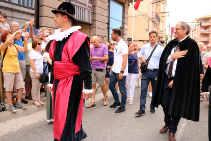 El president de la Generalitat, Quim Torra, passejant per Tortosa durant la Festa del Renaixement.