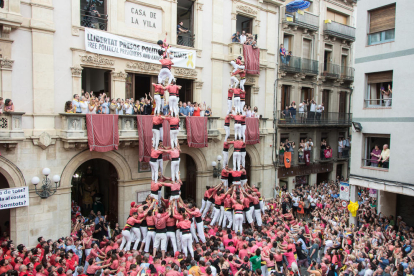 3 i 4de9 amb folre simultanis de la Colla Vella dels Xiquets de Valls per la diada de Sant Joan