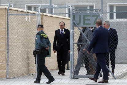 Imatge del president Quim Torra sortint del pàrquing de la presó d'Estremera.