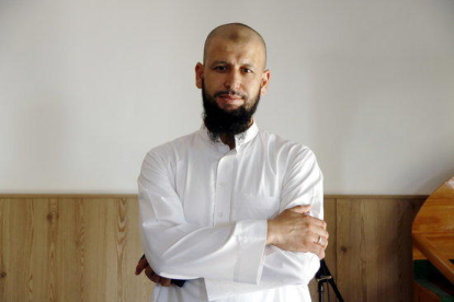 El imán de Cambrils, Mohamed Ouadi, en las instalaciones de la mezquita del polígono Belianes.