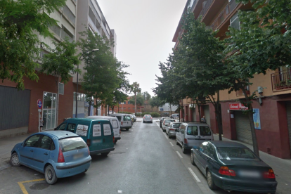 El incendio ha tenido lugar en la calle Camí de l'Aigua Nova de Reus, cerca de la avenida Marià Fortuny.