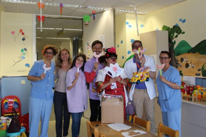 L'ONG Pallapupas treballa setmanalment a l'Hospital de Tarragona repartint somriures.