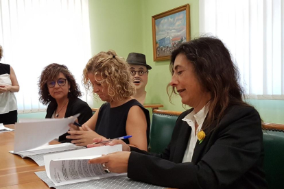 L'Ajuntament de Tortosa ha signat un conveni amb la directora general d'Igualtat per desplegar el Servei d'Atenció Integral LGTBI.