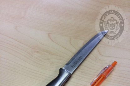 El ganivet era més llarg que un bolígraf