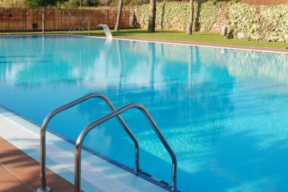La Diputación de Tarragona también asiste técnicamente a los municipios en el control higienicosanitari de las piscinas.