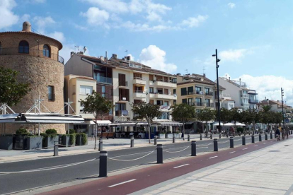 La Generalitat ha invertido 451.000 euros para modernizar el paseo marítimo de Cambrils.