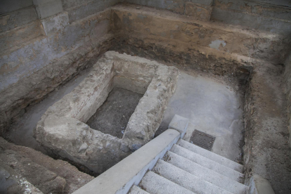 Aspecto que ofrecía ayer la cripta romana del Mausoleo.