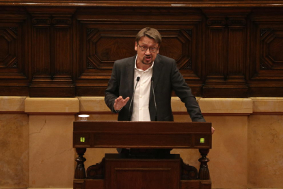 Xavier Domènech, en el pleno del Parlamento del 28 de marzo.
