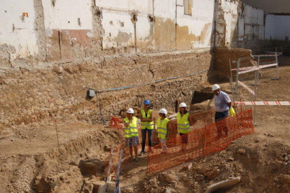 El solar de l'antiga caserna de la Guàrdia Civil de Tarragona excavat.