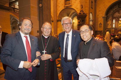 D'esquerra a dreta, Pau Pérez, l'arquebisbe Pujol, l'alcalde Ballesteros i Antonio Rodríguez.