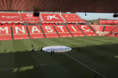 Els jugadors del Lugo, sobre la gespa, abans de l'escalfament.