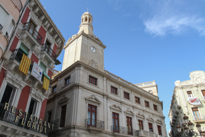 Una imatge d'arxiu de la façana del palau municipal.