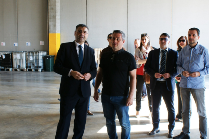 El consejero delegado de Hife, Josep M. Chavarría, durante la visita a las instalaciones.