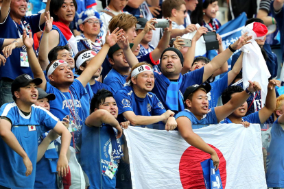 Fans de Japón durante el partido contra Polonia