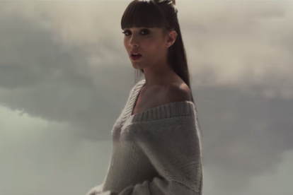 Una imagen del videoclip de 'Teléfono', de Aitana Ocaña.