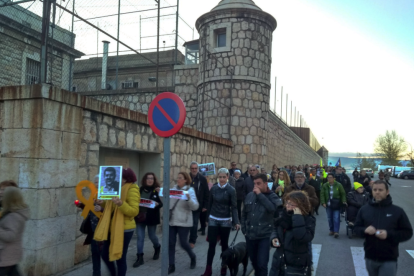 Un instante de la «procesión por los presos políticos y exiliados» convocada por el CDR de la ciudad.