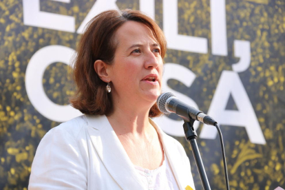 La presidenta de l'ANC, Elisenda Paluzie, durant l'acte conjunt amb Òmnium a la plaça Catalunya de Barcelona.