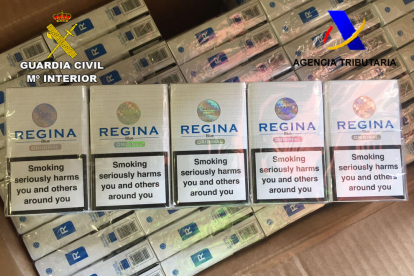 Alguns dels paquets de tabac de contraban intervinguts al Port de Barcelona.