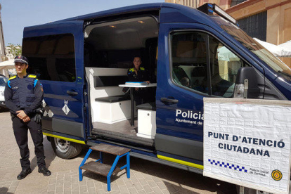 La nova furgoneta de la Policia Local de Tortosa habilitada com a Punt d'Atenció Ciutadana.