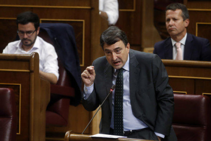 El portavoz del Partido Nacionalista Vasco en el Congreso de los Diputados, Aitor Esteban, interviene en el debate de investidura de Mariano Rajoy el 31 de agosto del 2016.