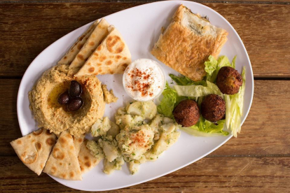 Falafel y hummus: un plato equilibrado con origen oriental