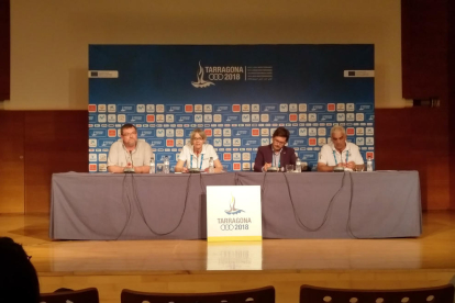 Villamayor i l'equip d'assistència sanitària dels Jocs Mediterranis al Palau de Congressos