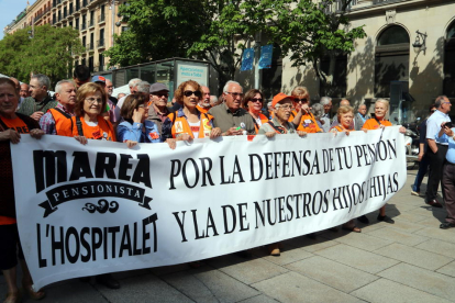 Una de las pancarta que han formado parte de la marcha reivindicativa en defensa de las pensiones.