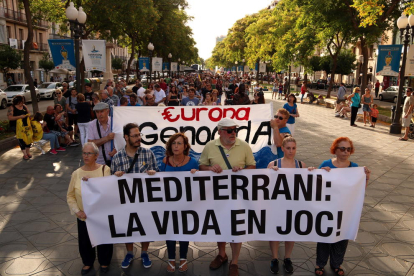 Pla general dels manifestants en la protesta per denunciar les problemàtiques humanitàries i la vulneració de drets humans als països de la Mediterrània.