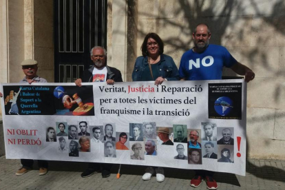 Jordi Carrilero, de azul, respondió ayer por la mañana a las preguntas de la jueza argentina María Romilda Servini.