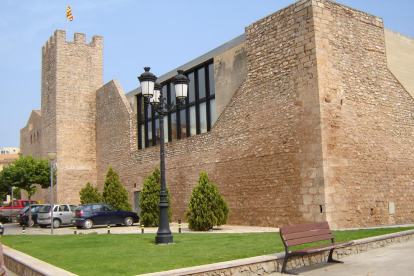El edificio del antioc hospital fue fundado el año 1343 por el Infant Pere, conde de Prades.
