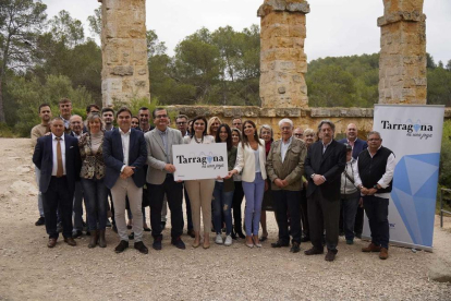 Fotografia de família del Partit Popular de Tarragona en l'acte de presentació de la seva candidatura a les eleccions del 26-M.