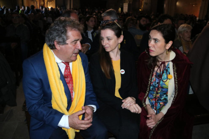 Plano medio del alcalde de Montblanc, Josep Andreu, de la vicepresidenta dÒmnium Cultural, Marina Llansana, y de la pareja de Jordi Cuixart, Txell Bonet, en la clausura de la Semana Medieval de Montblanc.