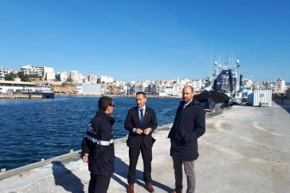 El gerente de Ports de la Generalitat, Joan Pere Gómez Comes, y el responsable territorial de la Zona Portuaria Sur, Enric Martínez, han visitado hoy los trabajos.