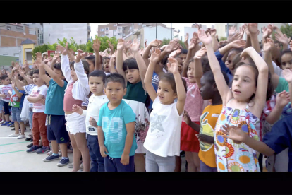 Una imagen del video de la escuela Misericordia.