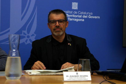 Plano medio del director territorial de Enseñanza, Jean-Marc Segarra en la presentación del nuevo curso escolar en el Camp de Tarragona.