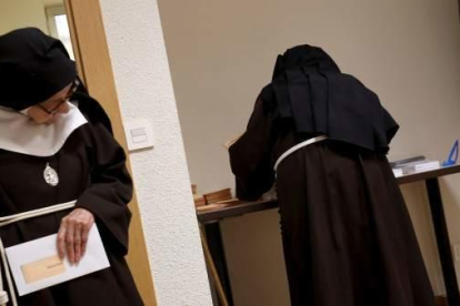 Unes monges del convent de les clarisses exerceixen el seu dret el 28-A.