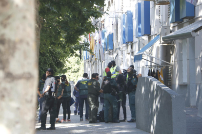 Imatge de l'operatiu policial al Prat de Llobregat contra el tràfic de marihuana.