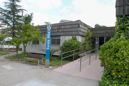 La entrada en la escuela, ubicada en el paseo de la Boca de la Mina.