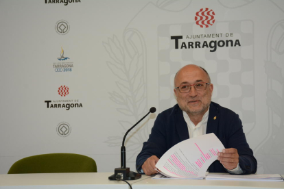 El concejal de Educación de Tarragona, Francesc Roca, ha explicado las inversiones que se realizarán en los diversos centros educativos.