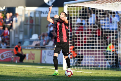 Imagen de Miguel Linares, celebrando el gol que dio el empate en el Reus en el derbi tarraconense.