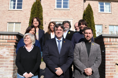 L'expresident Carles Puigdemont, Toni Comín, Lluís Puig, Clara Ponsatí, Elisenda Paluzie, Neus Torbisco-Casals, Antoni Castellà, Meritxell Budó, i Guillem Fuster a Waterloo.