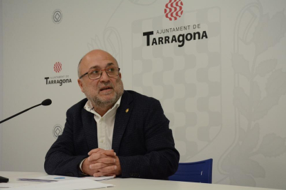 El regidor Francesc Roca en la roda de premsa de balanç de Tarragona Impulsa.