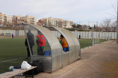 Un banquillo roto en el Estadio Municipal de Bonavista